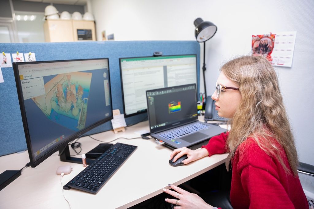 Как отмечает инженер лазерного сканирования Полина Гулькина, обследование с помощью сканера занимает порядка 20 минут в сравнении с целым рабочим днем, а точность практически 100-процентная, отклонение — допустимые 2 см Как отмечает инженер лазерного сканирования Полина Гулькина, обследование с помощью сканера занимает порядка 20 минут в сравнении с целым рабочим днем, а точность практически 100-процентная, отклонение — допустимые 2 см