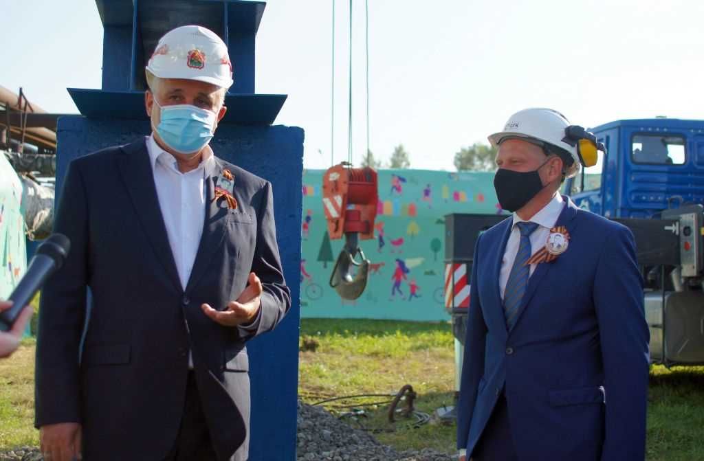 Губернатор Кемеровской области на закладке опоры Беловской теплотрассы