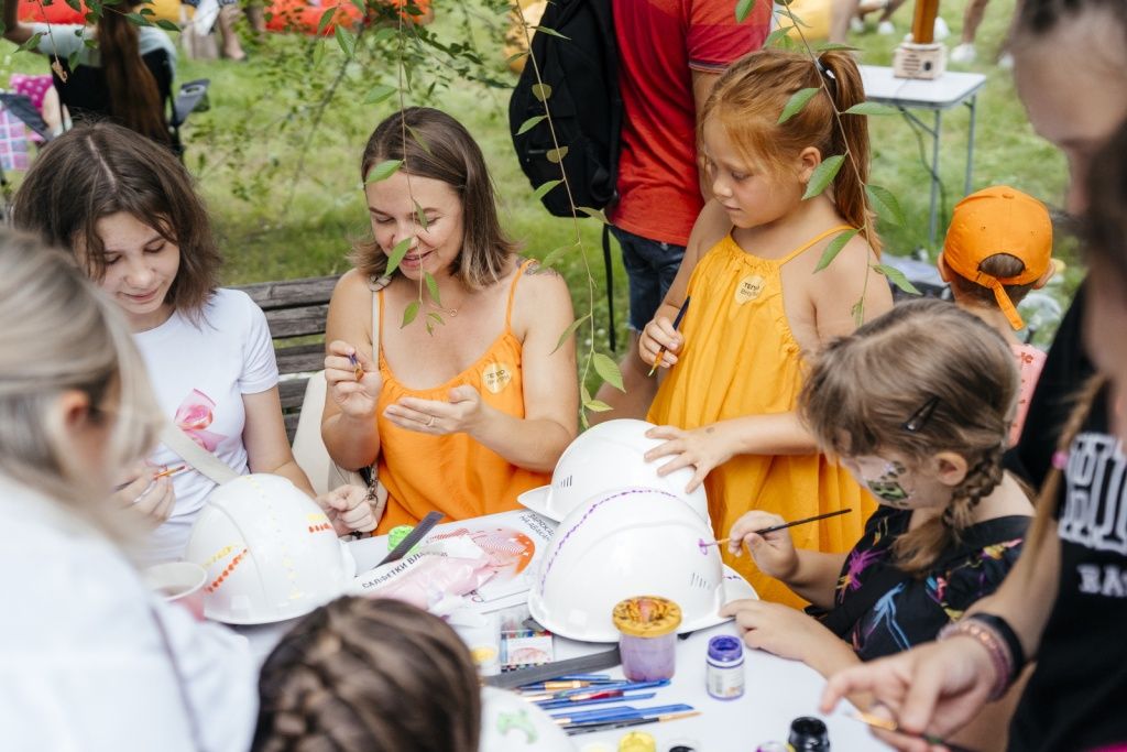 С творческой площадки можно уйти в эксклюзивной защитной каске