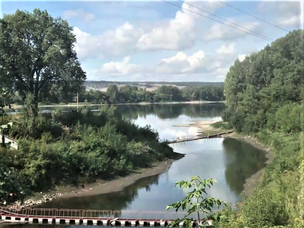 Водозабор Кемеровской ТЭЦ. Рыбозащитное устройство находится под водой, у него два контура работы Водозабор Кемеровской ТЭЦ. Рыбозащитное устройство находится под водой, у него два контура работы