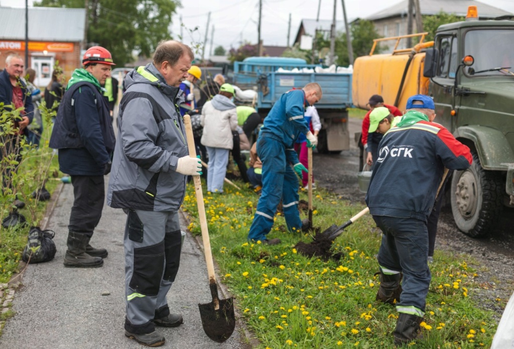 Энергетики озеленяют город в рамках экологических акций