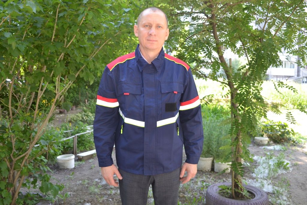 Слесарь по обслуживанию тепловых сетей Железнодорожного сетевого района Сергей Иванов