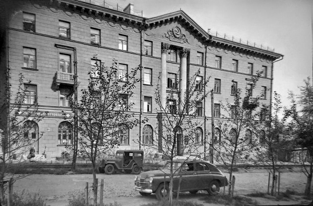 Управление теплосетей на Серебренниковской, 4. Фото с сайта Новосибирск в фотозагадках. Краеведческий форум