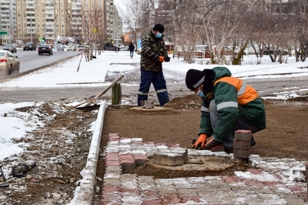 На одном из ключевых участков прошлогодней программы, на улице Ладо Кецховели, СГК успела восстановить благоустройство осенью