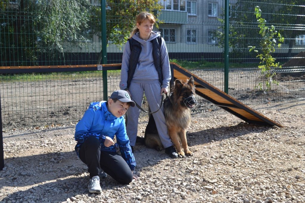 Юные жители Рубцовска также оценили площадку для своих четвероногих друзей