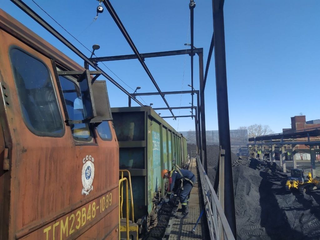 Сотрудники прошли обучение и успешно применяют системы безопасности при работе на высоте