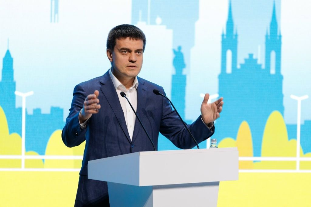 В приветственном слое Губернатор Михаил Котюков напомнил, что общая цель всех участников проекта - Наша общая цель всех участников проекта &mdash; сделать города комфортными для жизни людей 