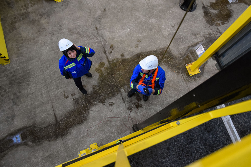 СГК в Красноярске на специальном полигоне обучает сотрудников безопасной работе на высоте