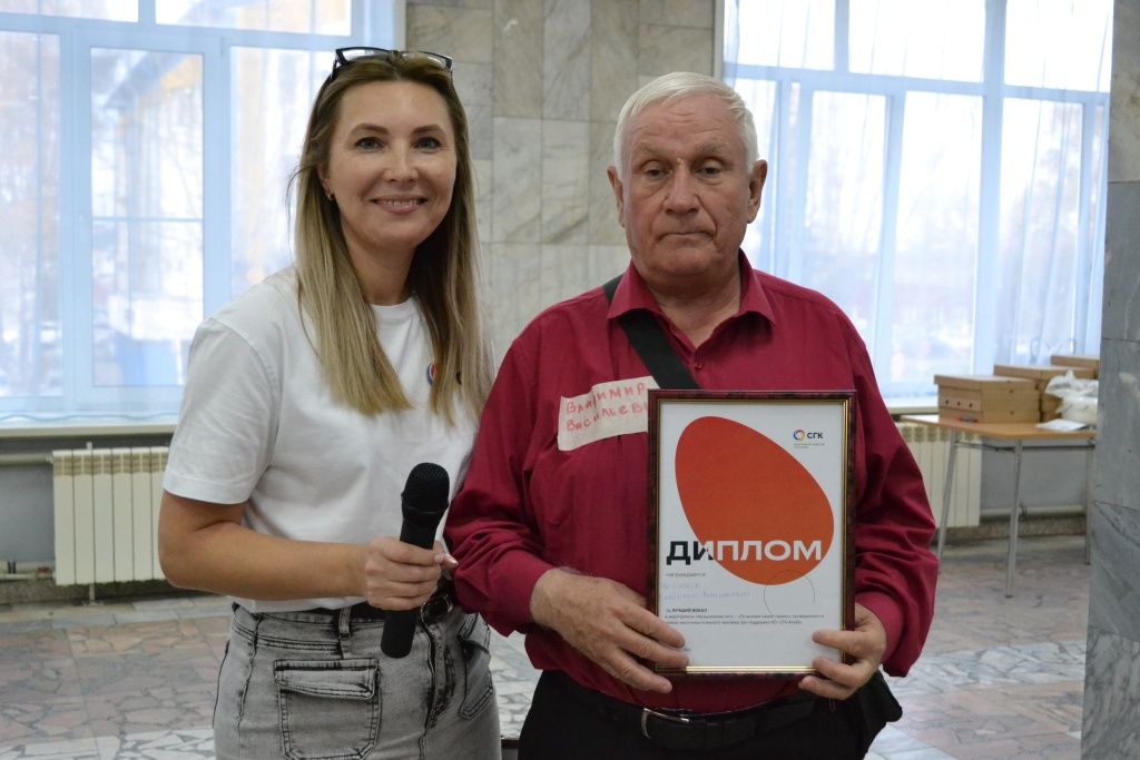 Ветеран Барнаульской ТЭЦ-2 Владимир Васильевич Чернаков порадовал участников мероприятия своим вокалом