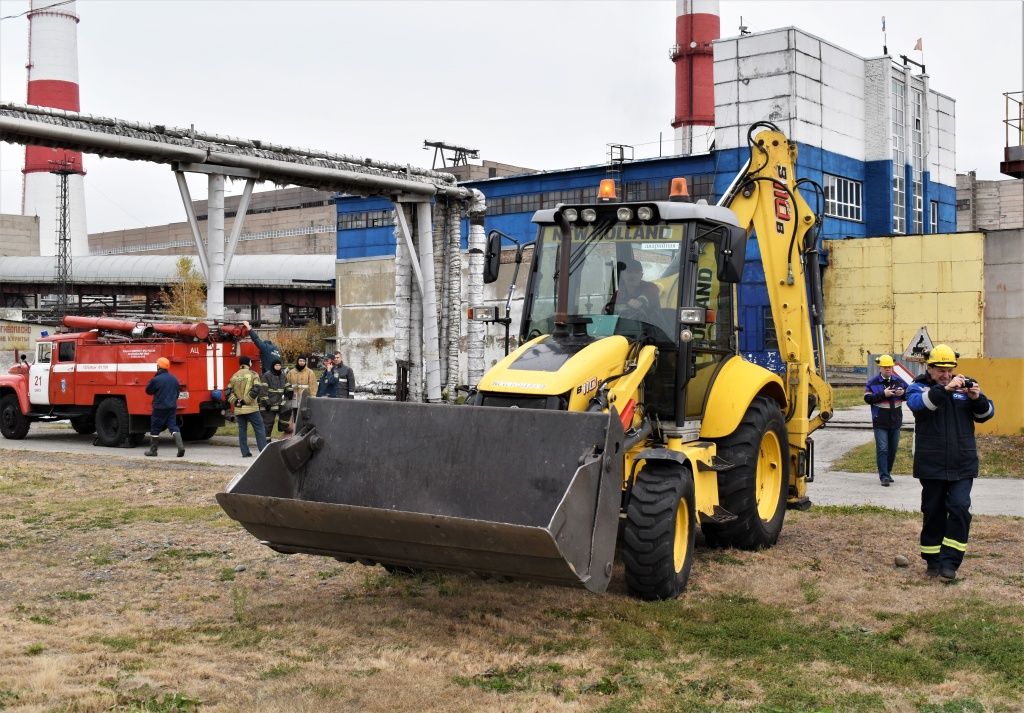 Идет разворот спецтехники для ликвидации последствий ЧС с разливом мазута