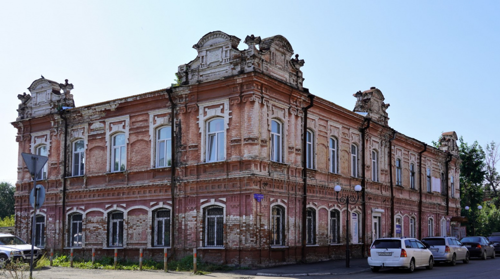 Дом купца Иванова в исторической части Бийска