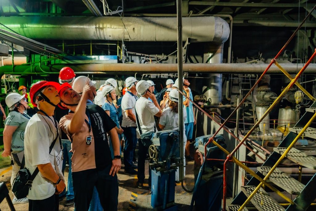 Масштабы предприятия и размеры оборудования поразили гостей станции. Например, высота котлоагрегата &mdash; почти как у 12-этажного дома