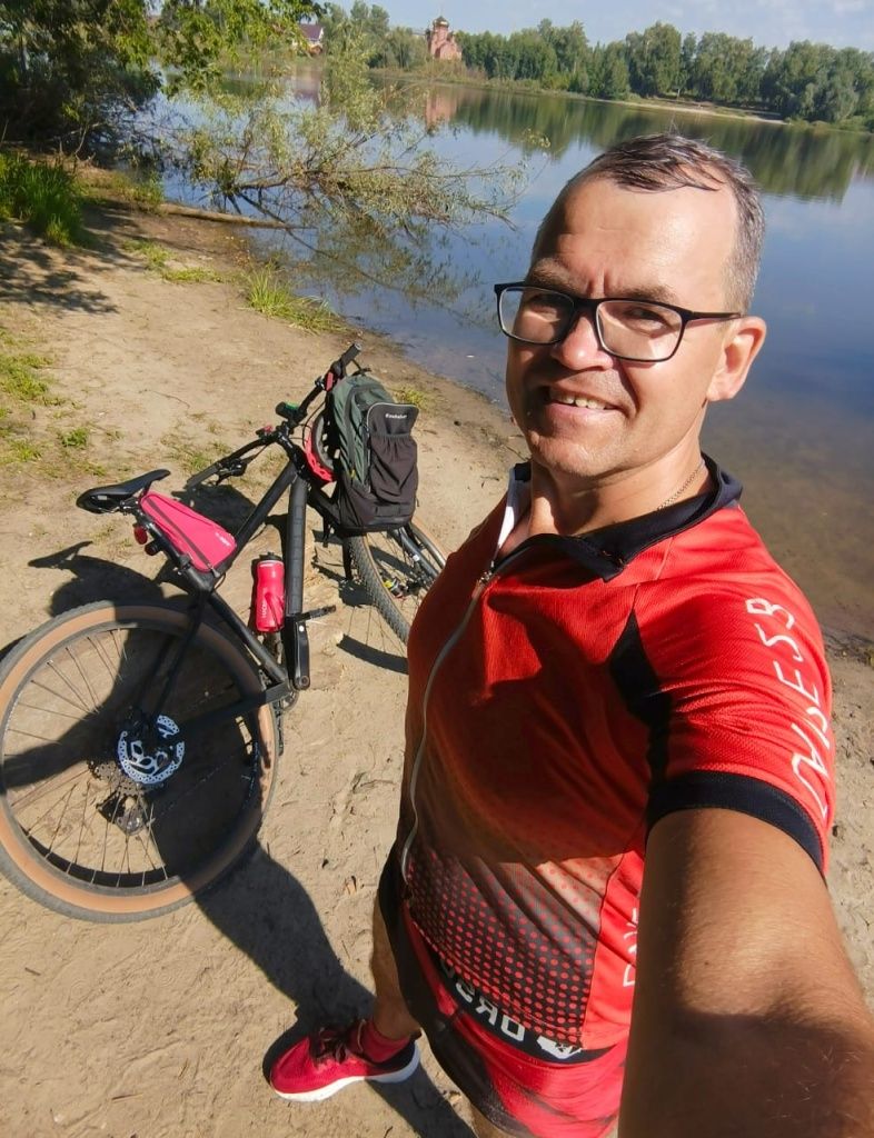 Летом Пётр Лобастов предпочитает передвигаться только на велосипеде 