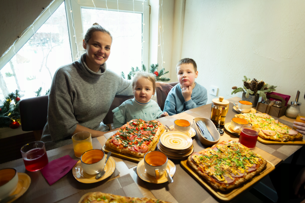 Горячий чай, хрустящая пицца и отличное настроение. Что может быть лучше для завершения прекрасного дня?