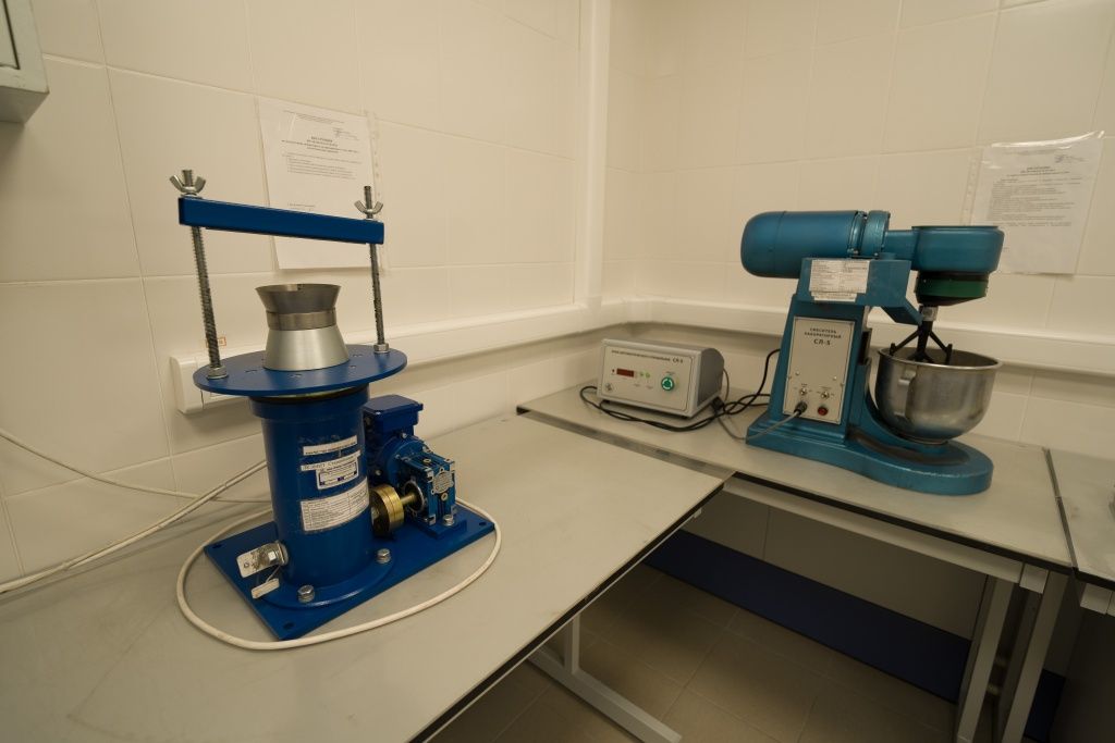 Лаборатория полностью оборудована необходимым оборудованием. Анализ качества золы-уноса станций проводится один раз в квартал