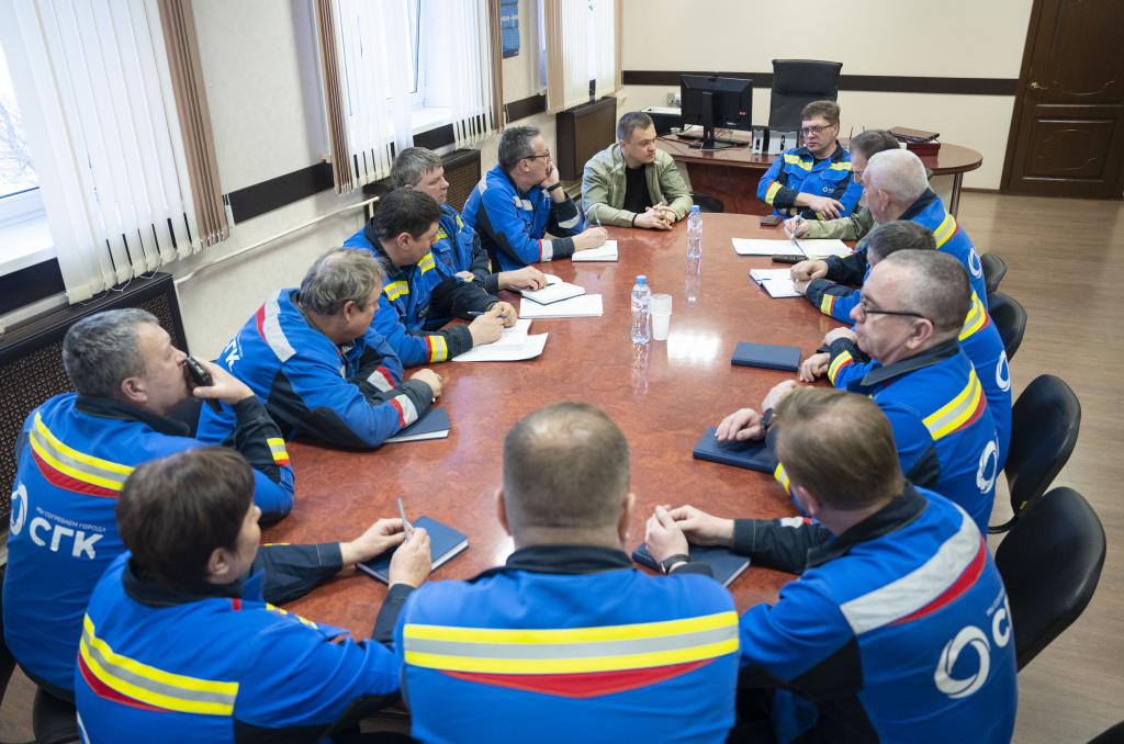 С видом на будущее. На Новосибирской ТЭЦ-2 обсудили производство, экологию и условия труда