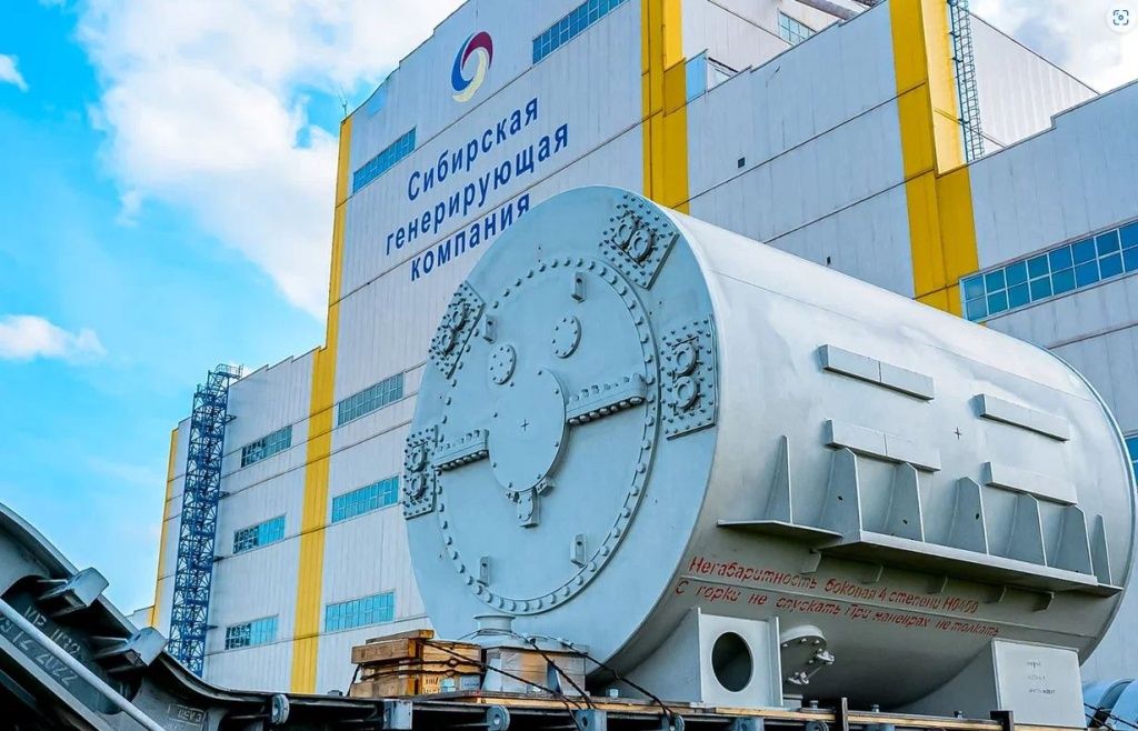 Статор турбины №1 уже прибыл на станцию. Автор фото И.Адамов