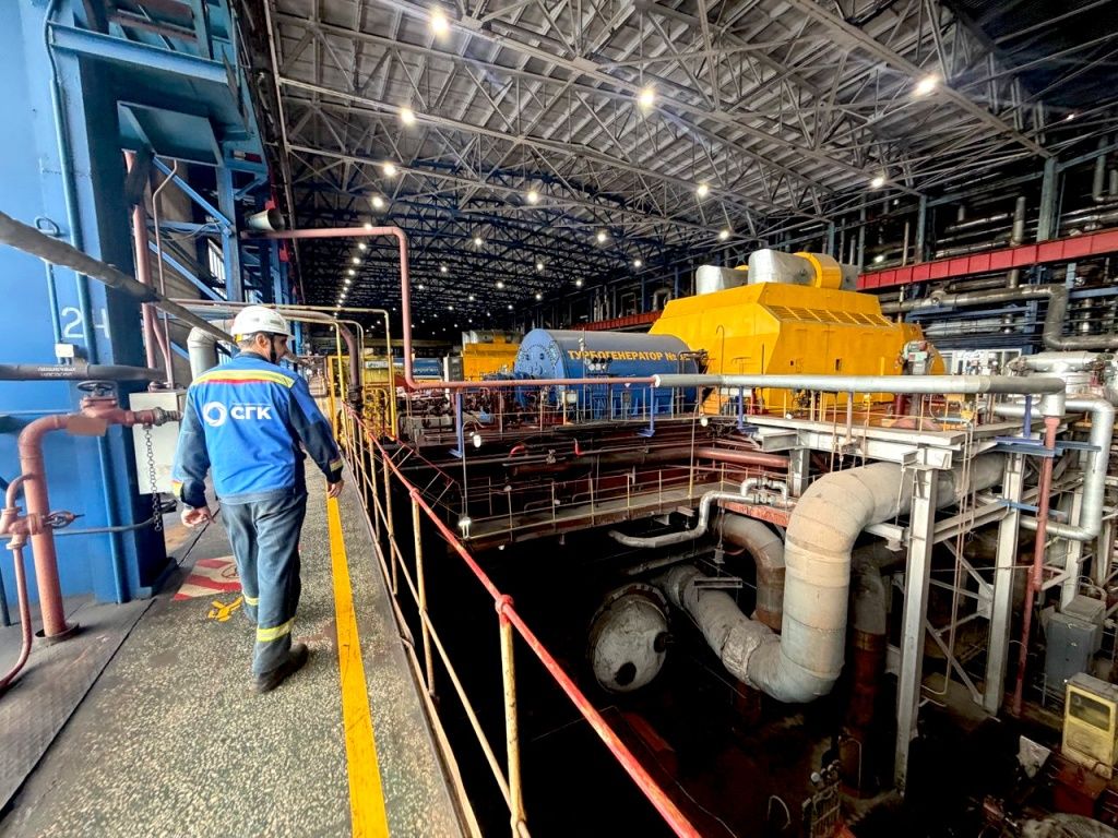 Контролируют график выполнения работ руководители цехов — турбинного и электроцеха Контролируют график выполнения работ руководители цехов — турбинного и электроцеха