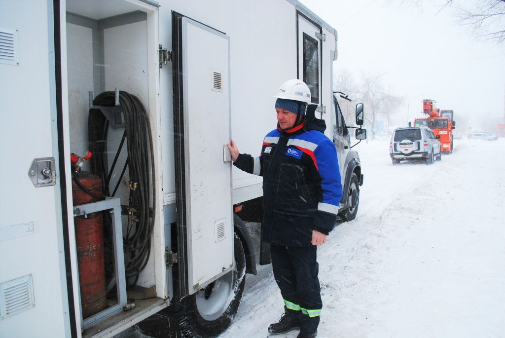 Оперативно-ремонтные бригады бийского теплосетевого подразделения укомплектованы всем необходимым для проведения ремонтных работ: квалифицированным персоналом, спецтранспортом и материалами 