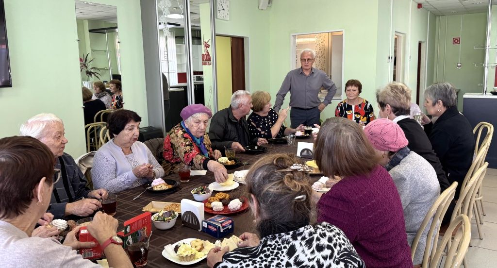 После экскурсии отпраздновали день рождения компании чаепитием и обсудили впечатления