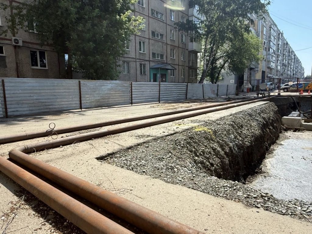 Теплая погода позволяет прокладывать временные трубопроводы без изоляции 