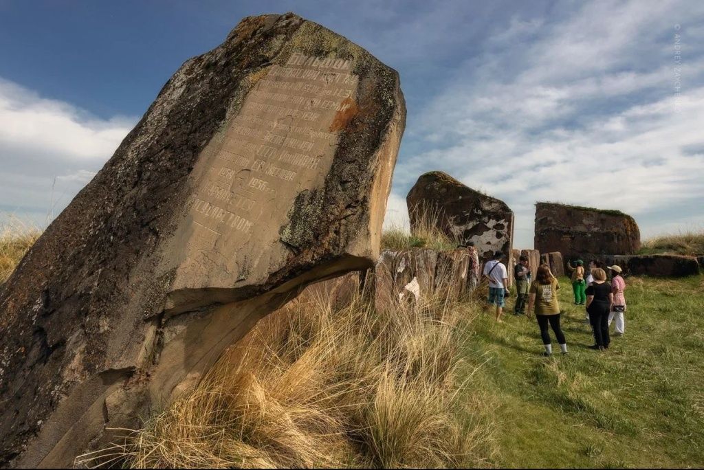 Большой Салбыкский курган &mdash; место притяжения туристов со всей страны. Фото Андрея Зайченко