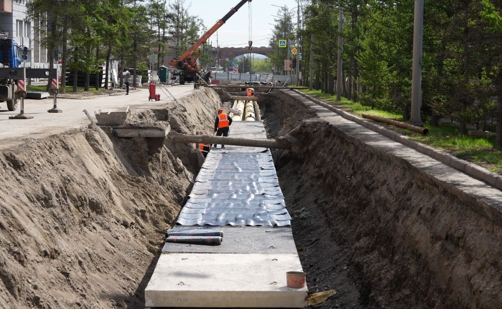 На ул. Дубровинского реконструируют магистральный трубопровод, которому более 30 лет