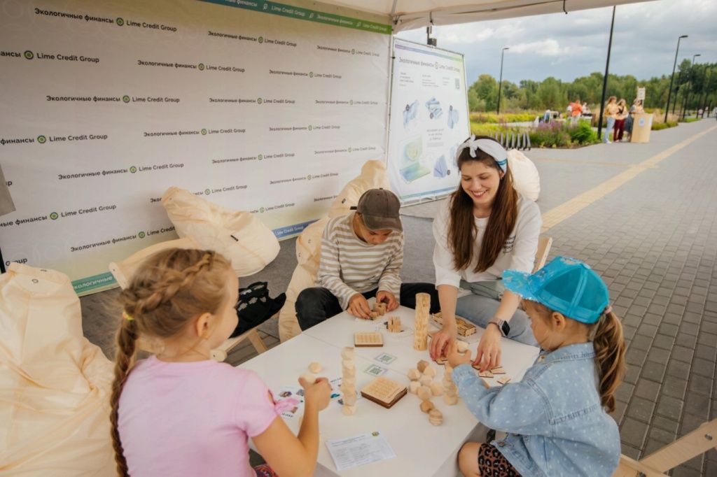 На фестивале рассказывали не только о правильной сортировке мусора, разумном потреблении и энергосбережении, но и учили экологичному отношению к окружающим