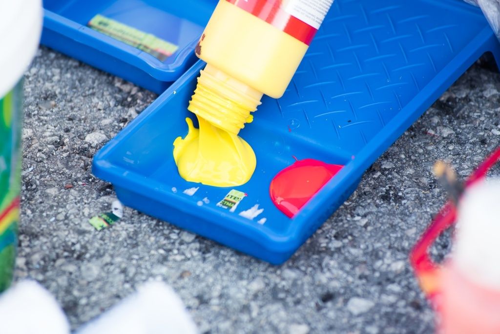 Современные краски имеют хорошую стойкость к погоде &mdash; морозу, солнцу, влаге