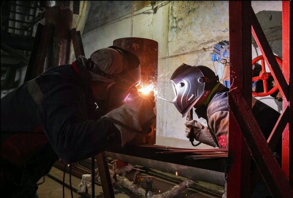 Одновременная сварка стыка двумя сварщиками