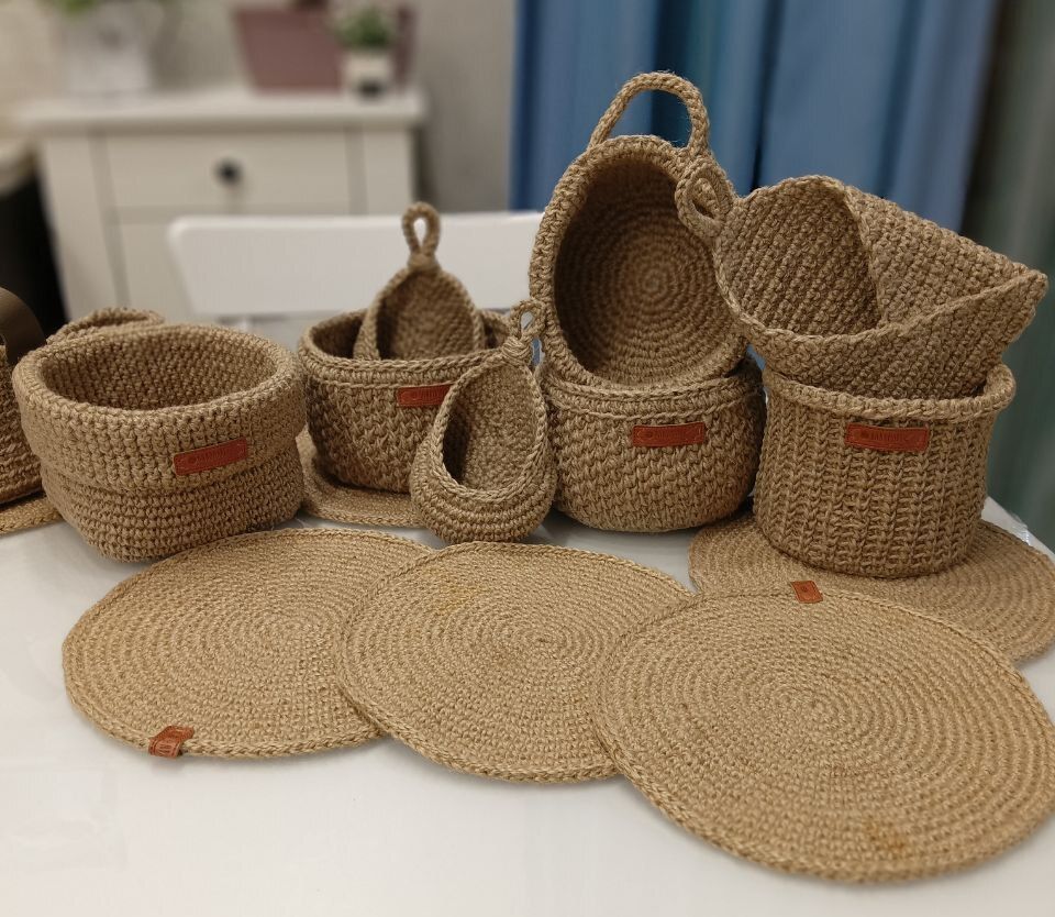 Такие замечательные корзины Евгения Натарова плетёт в свободное время