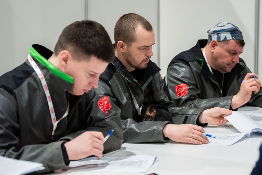 Представители Новосибирской теплосетевой компании