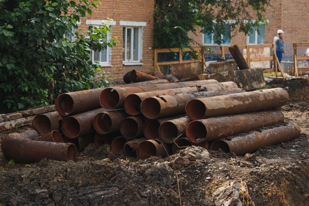 На 30 лет ВЛКСМ в прошлый отопительный сезон было несколько порывов, поэтому приняли решение полностью поменять участок 