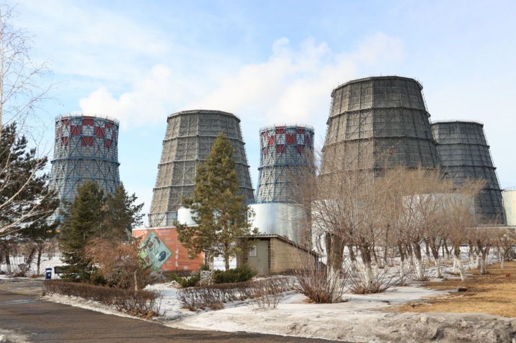 Градирни Абаканской ТЭЦ. Фото пресс-службы Верховного Совета Хакасии