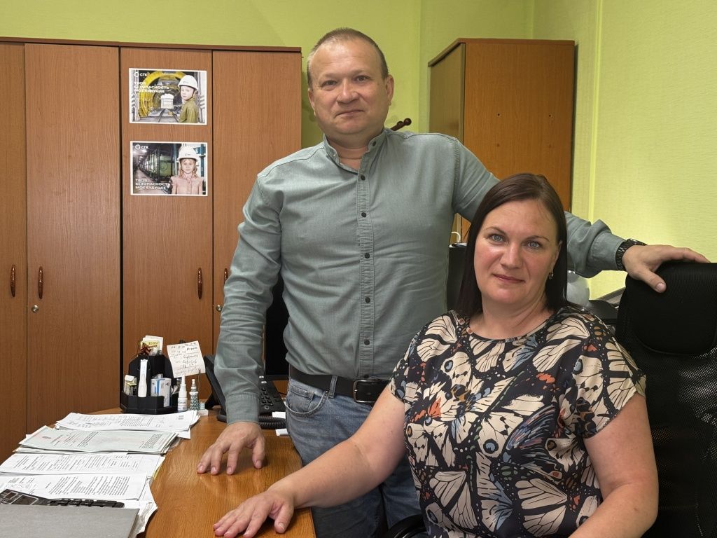 Участники проекта &mdash; Оксана Денисова, ведущий специалист по охране труда, и Павел Денисов, ведущий юрисконсульт Приморской ГРЭС