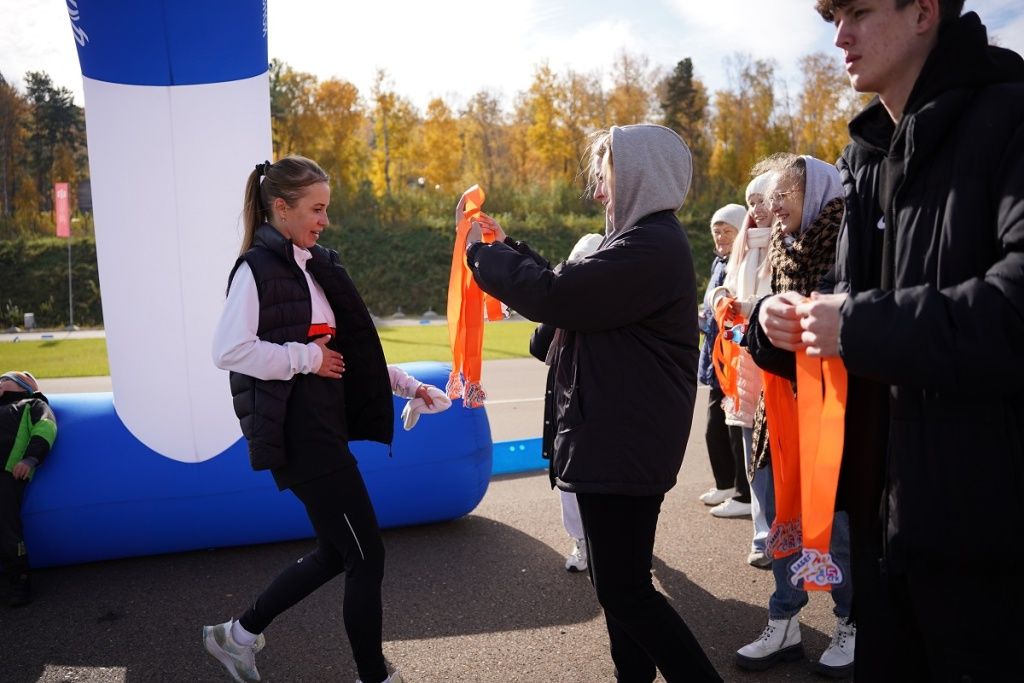 Медали для спортсменов выполнены в фирменном стиле 15-летия компании