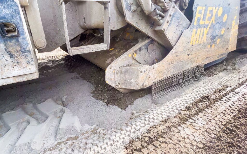 Зола-унос в комплексе с цементом вводится в грунт при помощи ресайклера