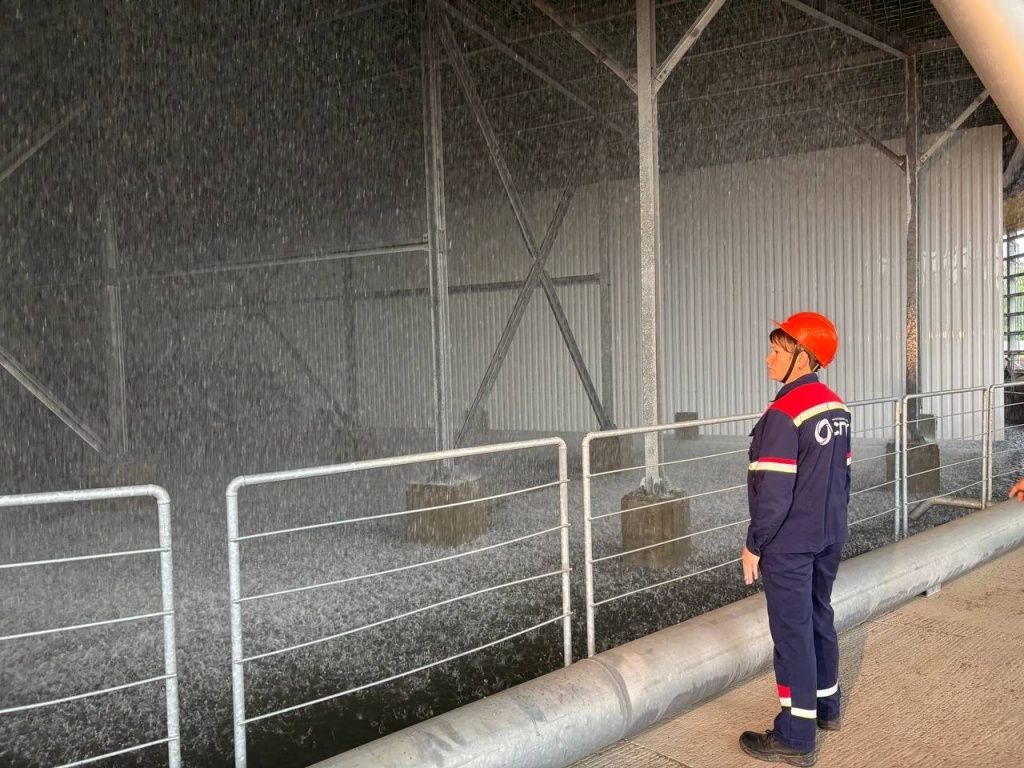 Высота градирни — 88 метров, диаметр основания башни — 70,2 метра Высота градирни — 88 метров, диаметр основания башни — 70,2 метра