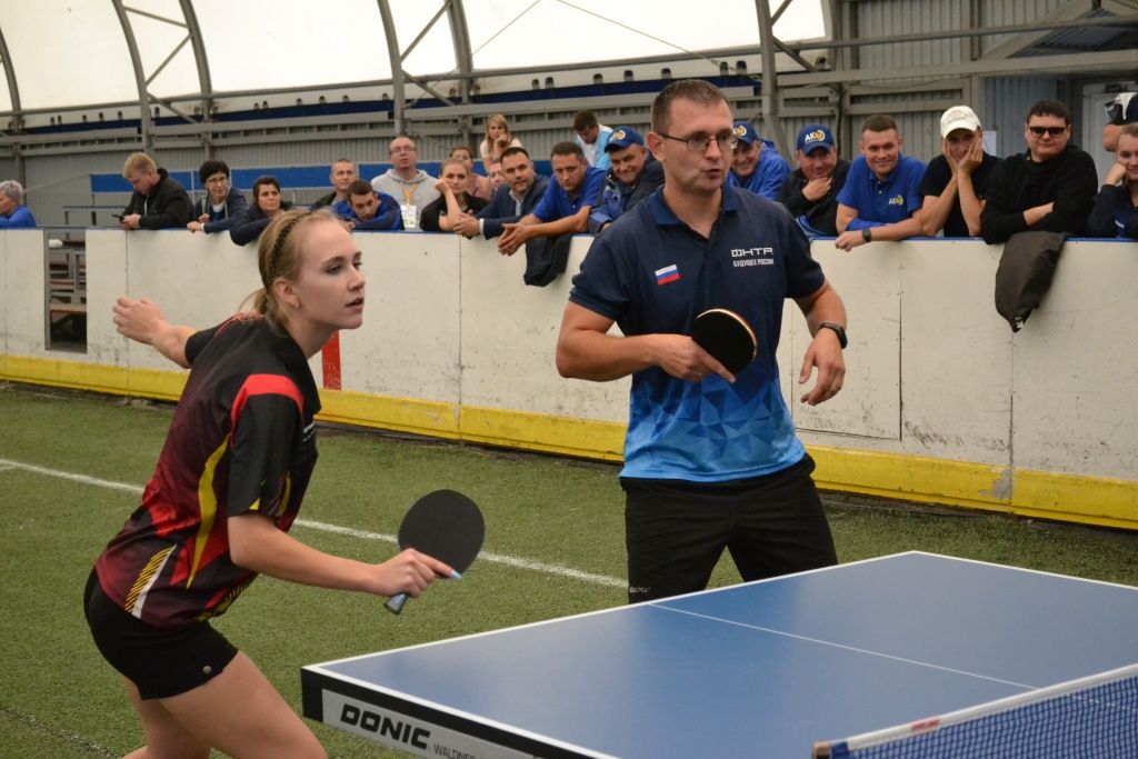 Для определения чемпиона в соревнованиях по настольному теннису понадобился дополнительный парный матч