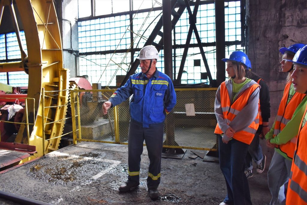 На вагоноопрокидывателе Бийской ТЭЦ вместе с начальником топливно-транспортного цеха Сергеем Казаниным