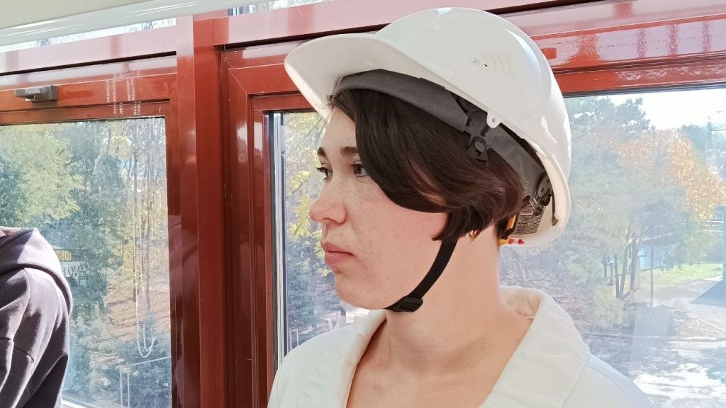 Среди будущих специалистов в области электромеханического оборудования есть и девушки