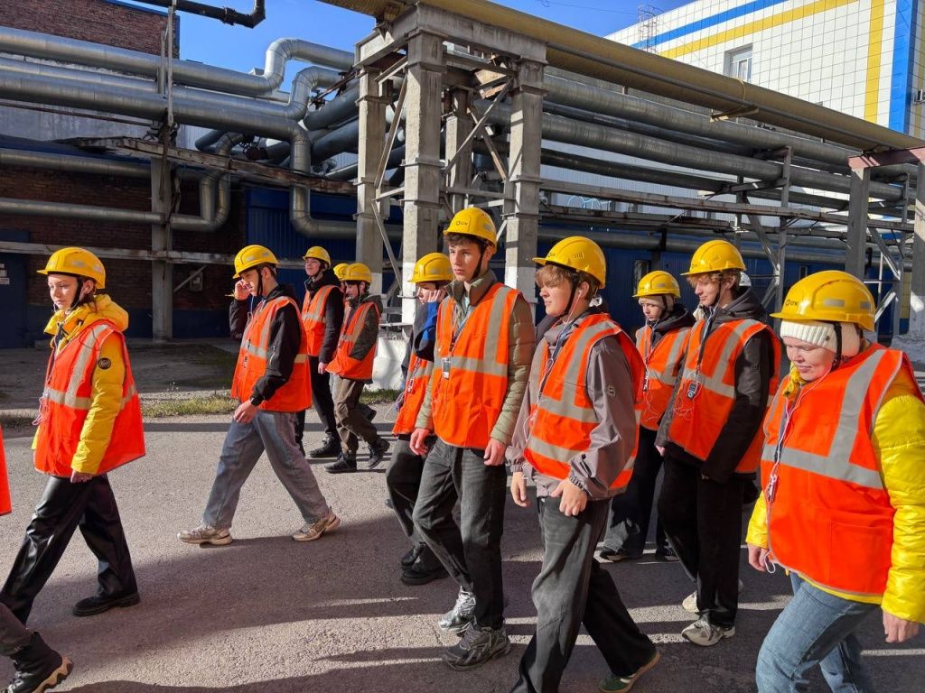 Во время школьных каникул Барнаульскую ТЭЦ-2 посетили профильные информатики из лицея №124