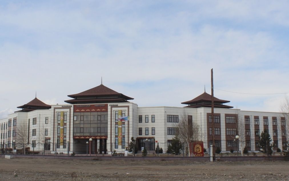 Продолжается строительство трубопровода к Кызылскому президентскому кадетскому училищу