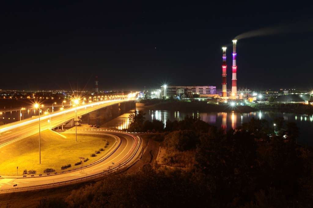 Дымовые трубы Кемеровской ГРЭС в стихотворениях называют &laquo;трубы-маяки&raquo;. И, действительно, в тёмное время суток их видно издалека