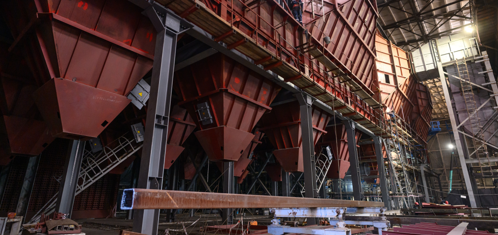 Конусы на фото - это бункеры для сбора твердых частиц.