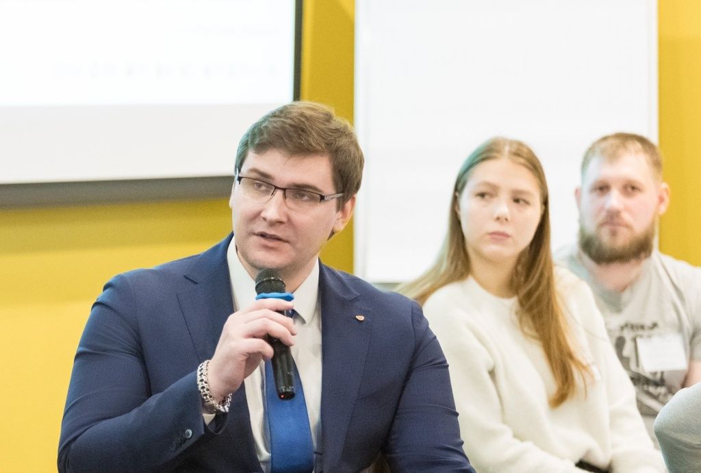 На вопросы отвечает Илья Мосалов, заместитель технического директора по производственной безопасности СГК