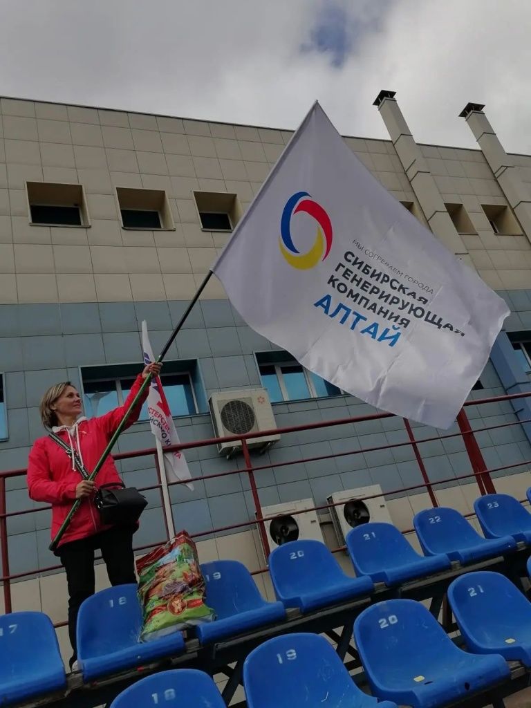 Жанна Сартакова активно поддерживает спортсменов СГК на Спартакиаде энегретиков Алтая