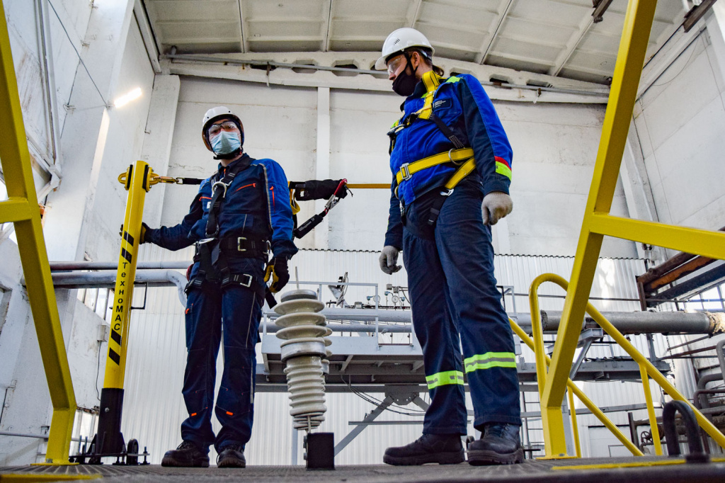 СГК в Красноярске на специальном полигоне обучает сотрудников безопасной работе на высоте