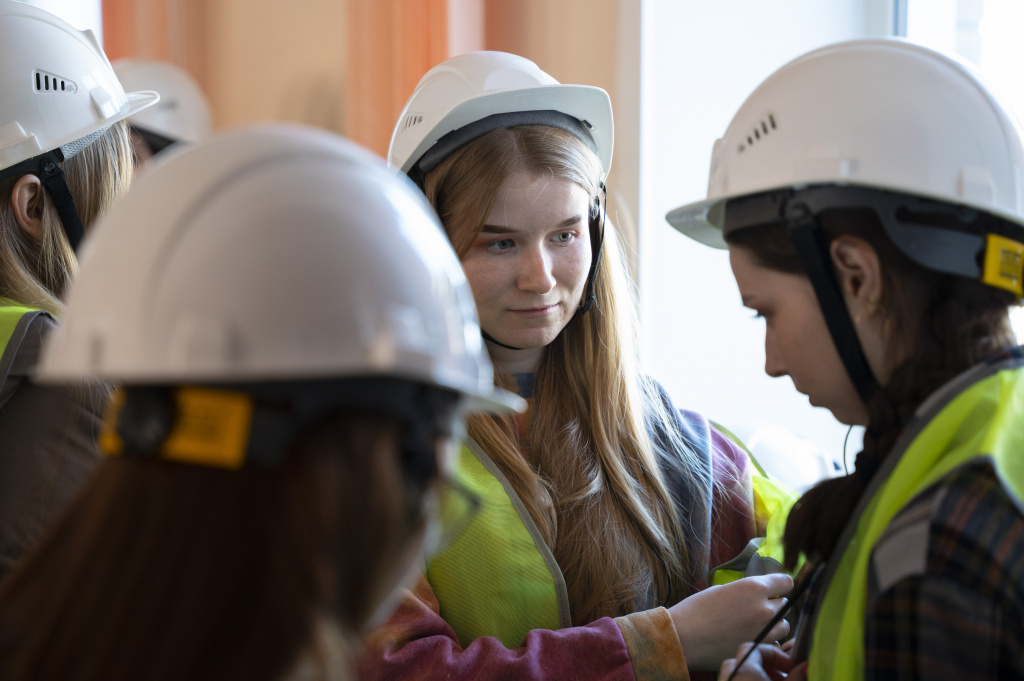 «Как работает то, что они проектируют»: молодые инженеры посетили Новосибирскую ТЭЦ-3