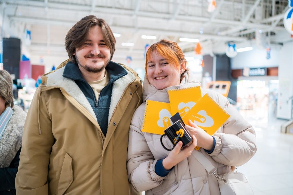 Улыбки и сувениры &mdash; на память о мероприятии